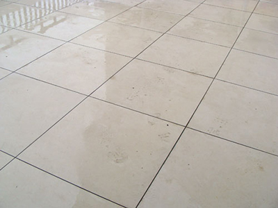 裝修百科解答 客廳地磚要不要留縫？